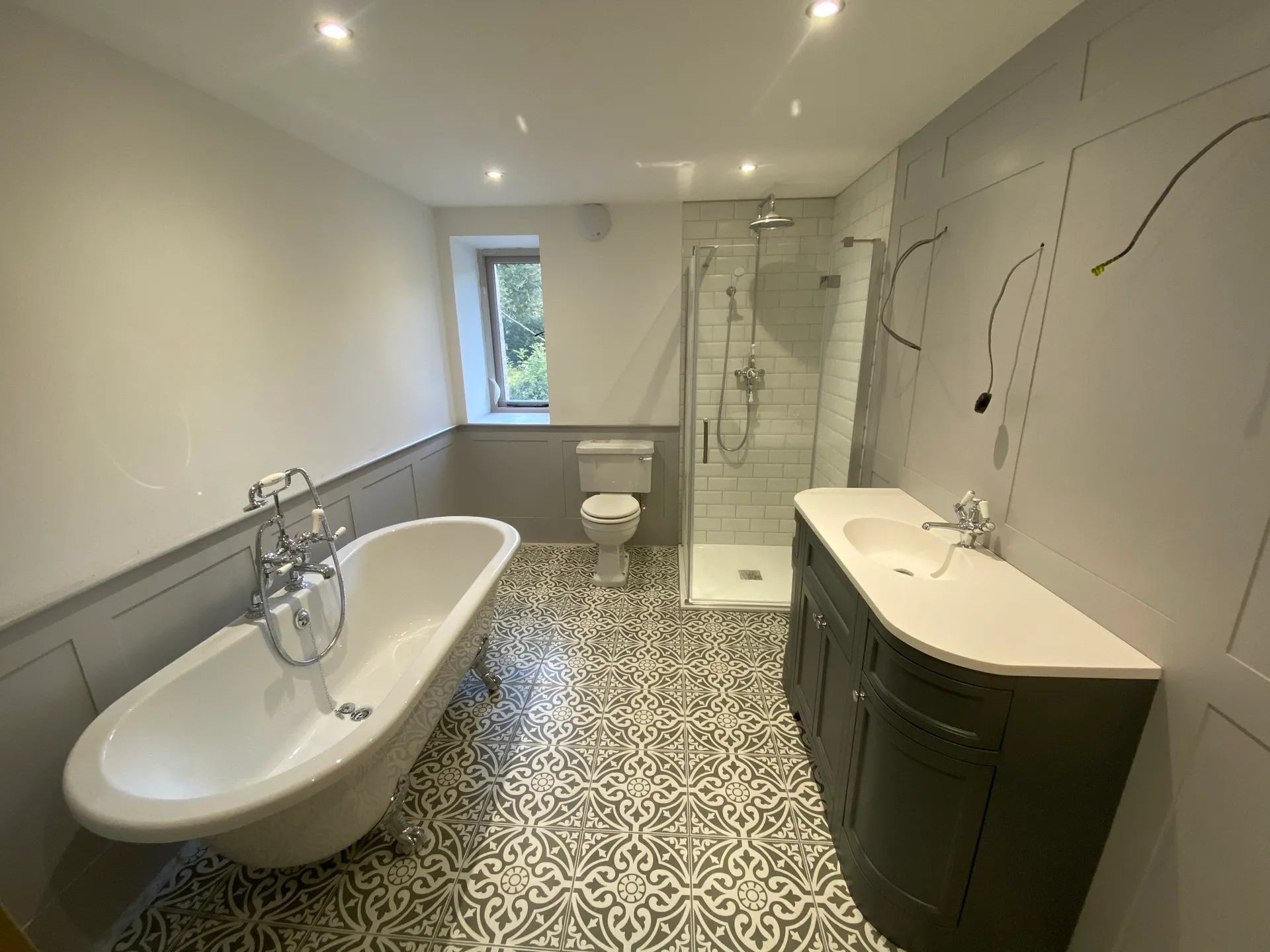 Roll-top clawfoot bathroom - rolltop clawfoot bathroom wide